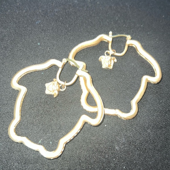 NWOT Lux V & Head-Shaped Hoop Earrings - Picture 1 of 5